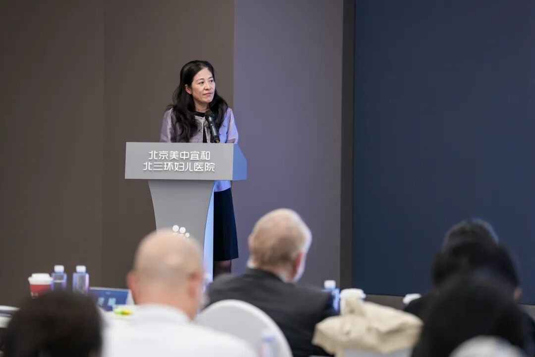 A specialist presenting during the afternoon multidisciplinary session on pelvic floor protection